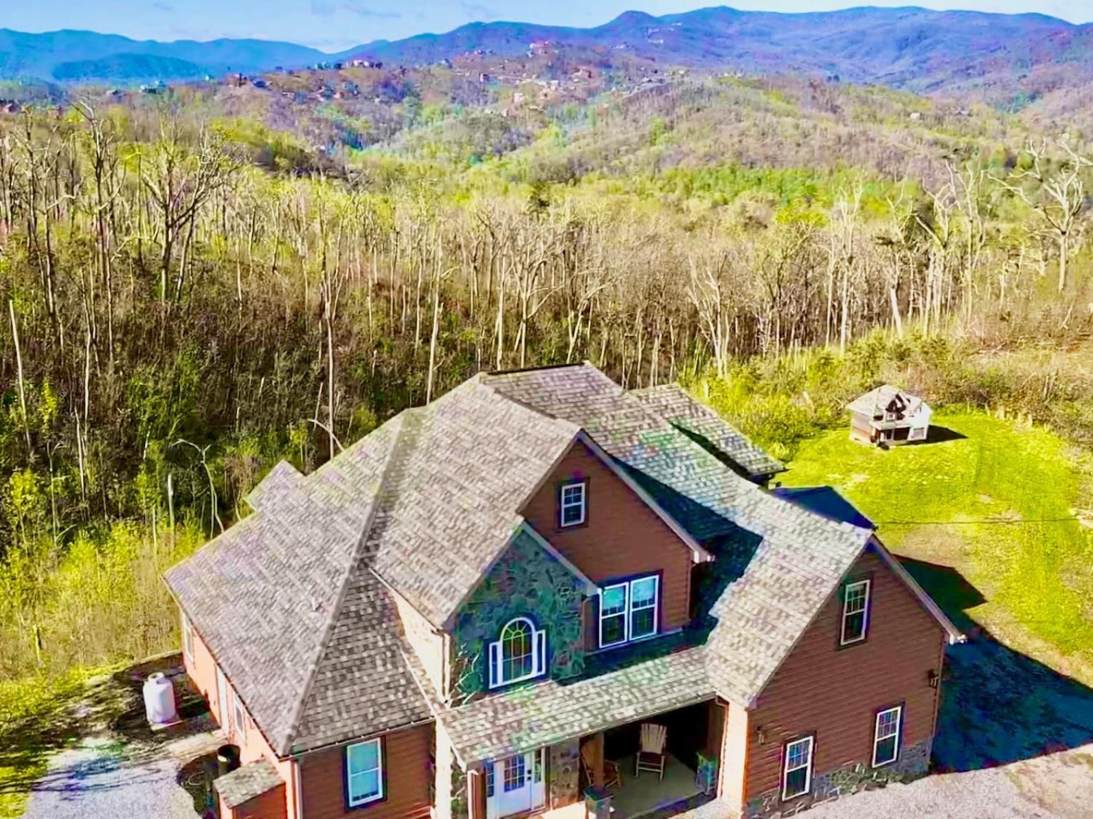 Luxurious 6 Bed 5 Bath Cabin Amazing Location & Privacy! -4 Miles To Gatlinburg & Pidgeon Forge-Hot Tub-Fireplace-King Suits-Deck-Grill-Free Parking For 8 Vehicles-Firepit-Full Kitchen-"Smoky View Cabin" Sevierville Zewnętrze zdjęcie